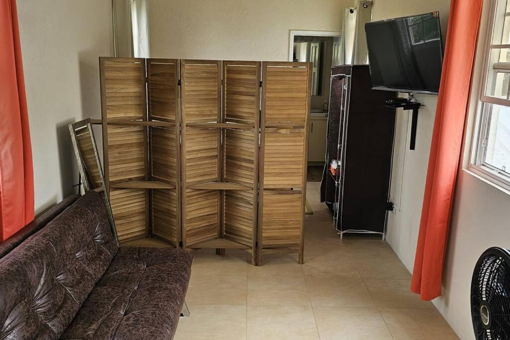 Seclusion Studio Apartment. Saint Philip Exterior foto
