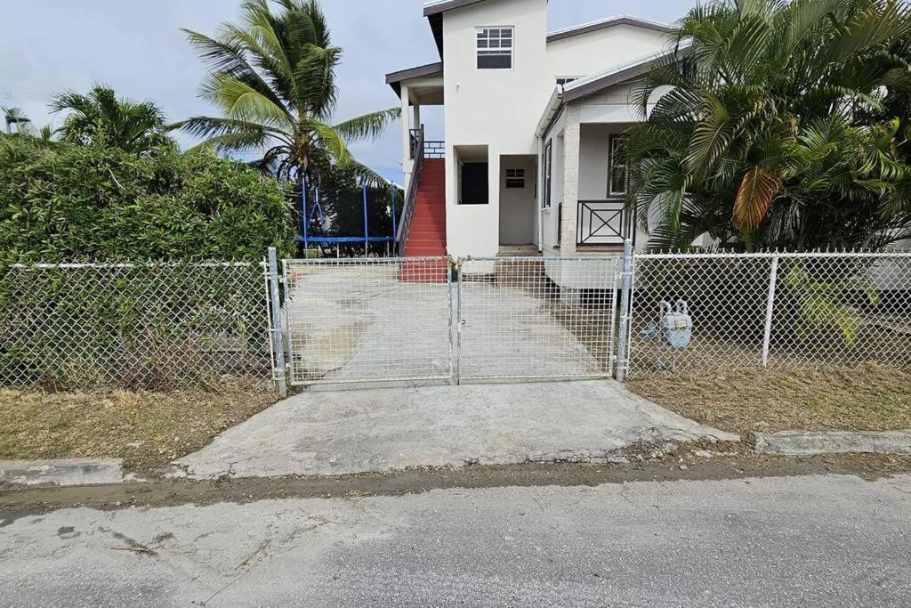 Seclusion Studio Apartment. Saint Philip Exterior foto